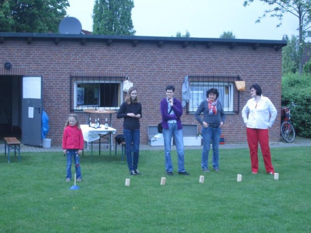 26.04.2014 die Kolpingfamilie Havixbeck spielt Kubb