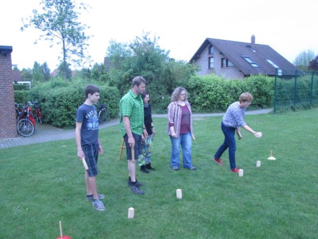 26.04.2014 die Kolpingfamilie Havixbeck spielt Kubb