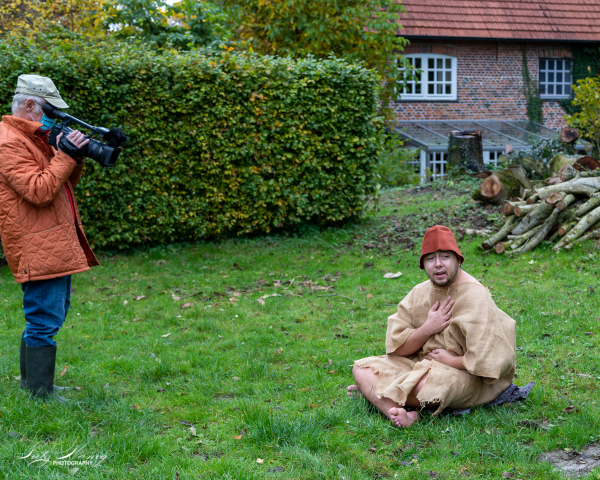 Die einzelnen Szenen wurden schon gedreht. Daraus wird ein Film geschnitten, der dann von den Interessierten angeschaut werden kann. 