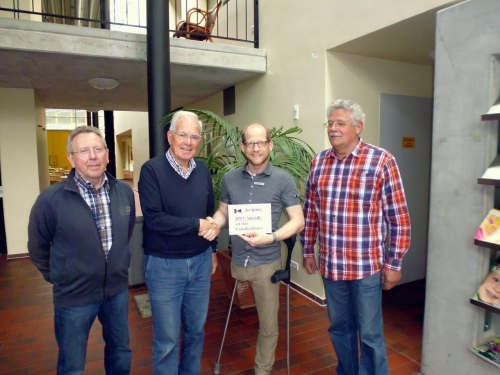 Freude im Familienhaus der Uni-Klinik Münster über eine Spende der Kolpingfamilie Havixbeck (von links): Ludger Schwanemeier, Eberhard Gronau, Geschäftsführer Simon Schlattmann und Hubert Hanning. 